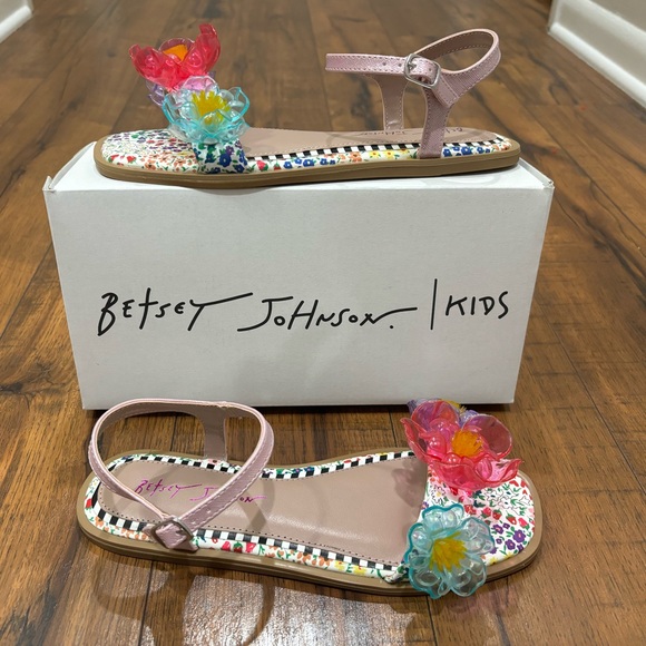 NWT Betsey Johnson Brice Pink Floral Girls Sandal, Size 5 - Picture 2 of 11